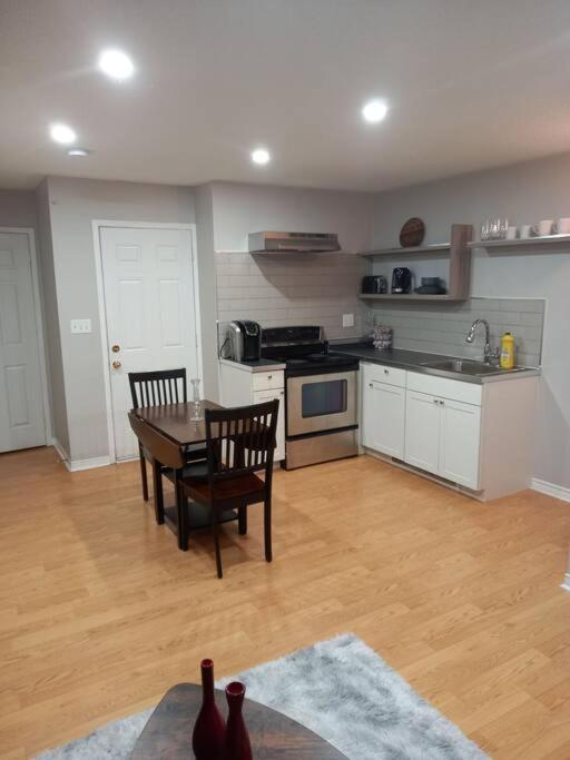 Adorable Private Suite In Ajax, Unique 2 Story Exterior foto